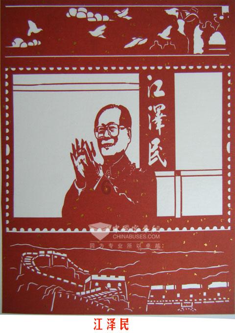 暖心时刻！胡可晒新年全家福，两儿子真的长大像沙溢